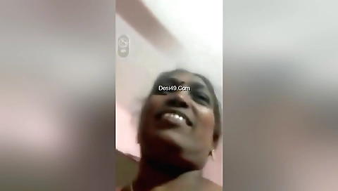 Mature brunette in the solo movie – aunty and her pussy