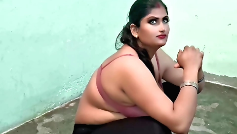 Indian hottie with a big ass and a small ass is getting fucked