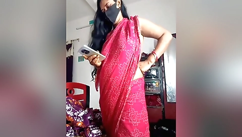 Indian Desi Beautiful Bhabi First Appearance On Cam