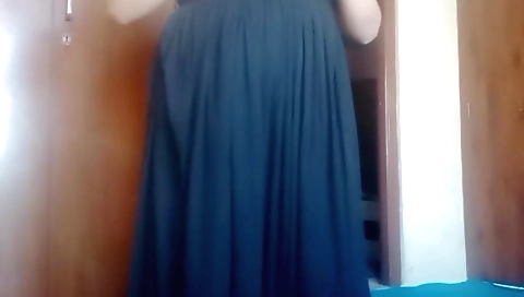 Indian amateur girl masturbates and makes herself very hot