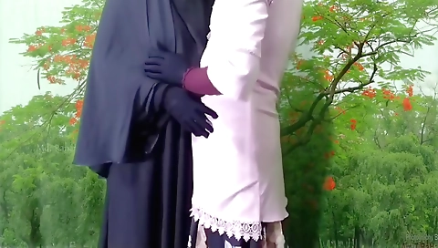 Indian girl gets penetrated in her pussy in a amateur video