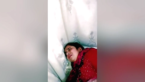 Amateur wife enjoys a creampie in her bed after sex