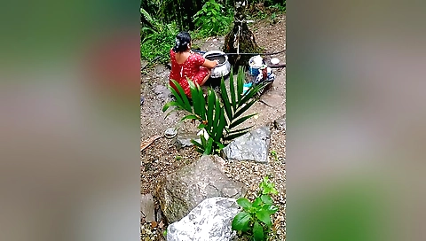 Outdoor amateur brunette sex with a nice looking babe