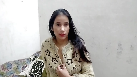 Indian brunette riding dick in her bed in amateur video