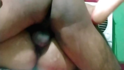 Indian chick with an ass showing off on the webcam