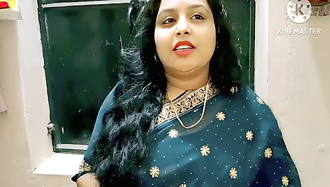 Indian chubby getting fucked in her very juicy pussy