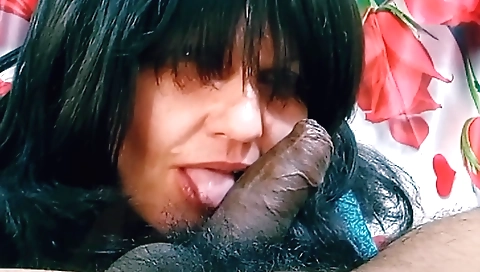 Indian mature girl gets a hard deepthroat and handjob