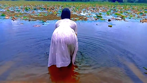 Natural amateur babe out in a pool is making a solo video