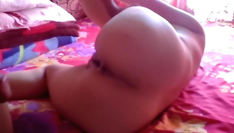 Indian chick gets morning porn with naked tits on webcam