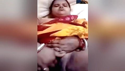 Today Exclusive -horny Bhabhi Shows Her Boobs And Fingering 2