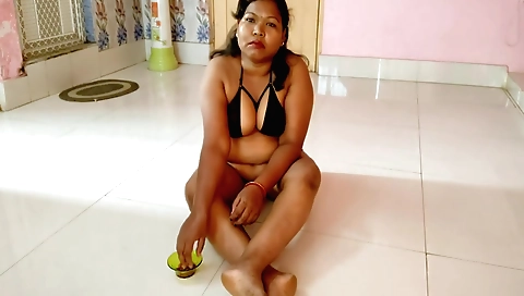 Beautiful brunette housewife naked and ready to have fun