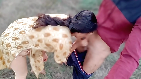 Indian brunette enjoys her hot outdoor vlogger clip