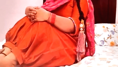 Indian hottie fucks her stepsister-in-law in bedroom