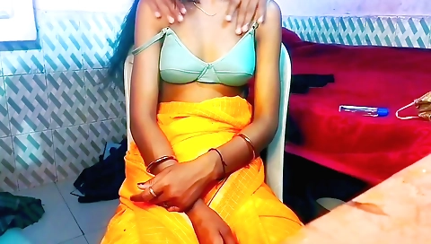 Amateur brunette is having a big bonk on the webcam