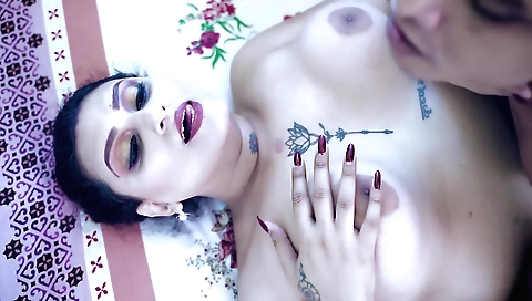 Indian yoga instructor seduces her student to be fucked