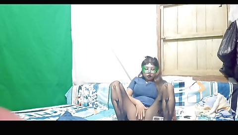 Nurse is going to leave the hospital with her boyfriend