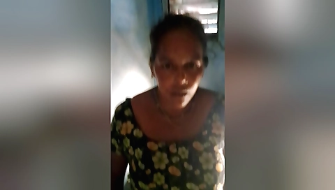 Jennifer is cleaning and then she is fucking on the train