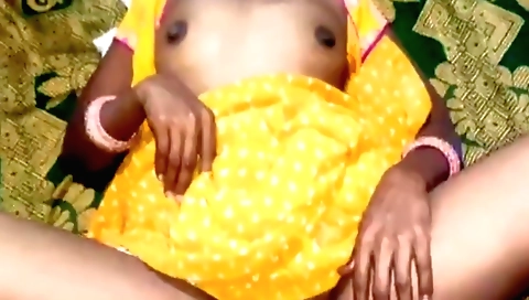 Indian babe with a fat body gets fucked in her pussy