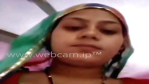 Indian chick in her web cam video makes herself horny