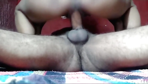 Webcam video shows a brunette with a big ass licking