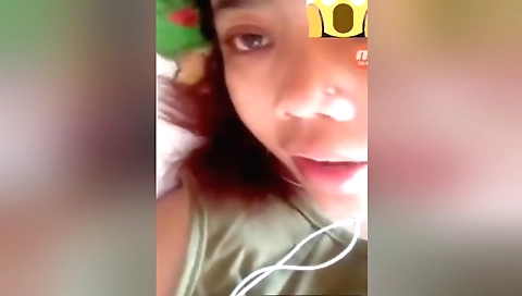 Indian amateur video showing a brunette pussy on webcam