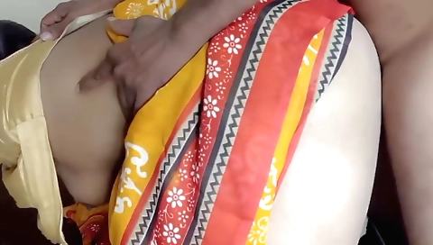 Indian amateur babe giving a hot handjob and a handjob vid
