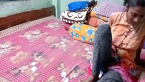 Bitch fucked in the car with her boyfriend on the camera