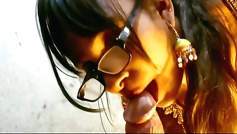 Amateur brunette pussy fetish video with hairy pussy