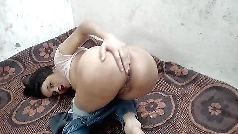 Amateur blonde brunette doing masturbation solo vid