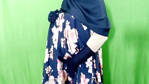 Homemade housewife naked video in the village room