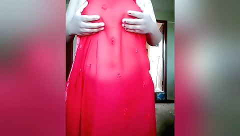 Amateur chick masturbating while fingering on webcams