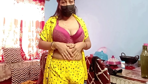 Horny indian aunty with big hairy pussy takes a bath