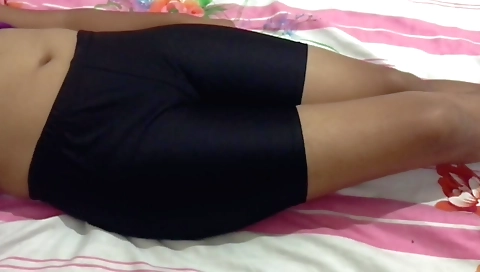 Amateur solo female shows off her wonderful body and looks