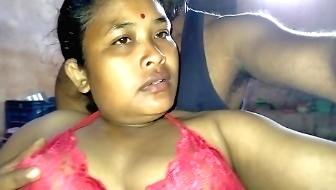 Indian brunette makes a hardcore homemade porn clip