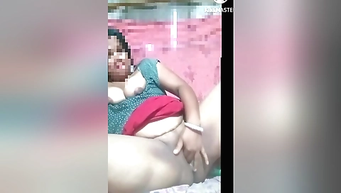 Indian amateur solo female masturbates with vibrator