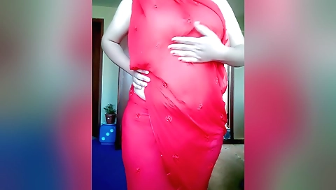 Busty indian chick gets big ass on for masturbation