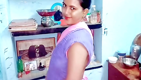 Indian girl shows off her sexy body in this sensual solo video