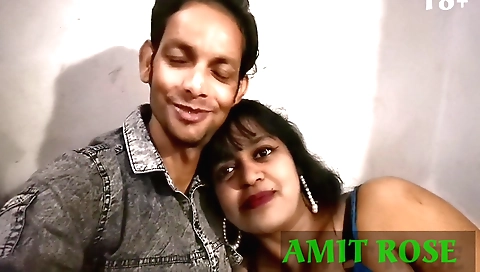 Indian bhabhi sucks a hard dick and then gets a facial