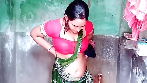 Indian webcam video of a sexy brunette with a natural body