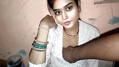 Indian girl takes a sexy muslim dude's dick in her cunt