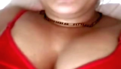 Busty brunette amateur is fucking her pussy on webcam