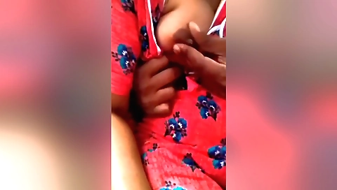 Indian teen shows her natural body in a hot webcam video