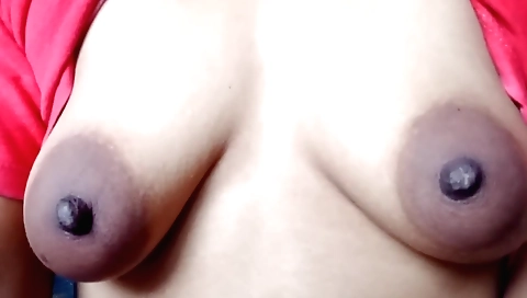 Indian girl shows off her body on the amateur video