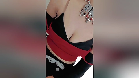 Amateur solo female masturbating and rubbing her hairy pussy