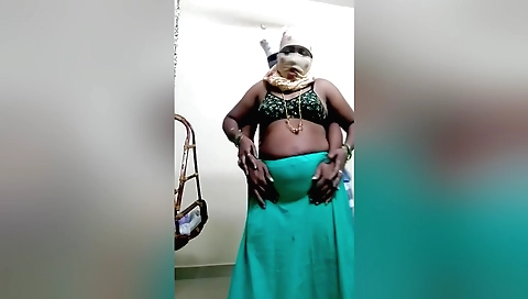 Amateur Indian girl shows her big booty and pussy sucking