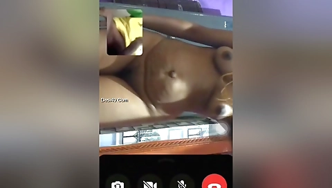 Indian amateur hairy pussy vid shows girl in hot pose