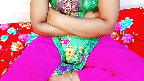 Indian amateur solo female fuck with hot aunty and lover