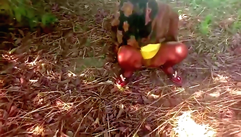 Amateur solo girl plays with her pussy with fingers