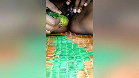 Indian babe plays with her hairy pussy on a solo video