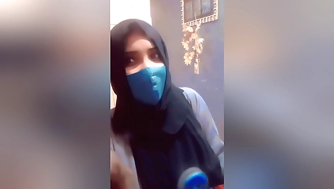 Sexy babe sucks and moans for her man in amateur video